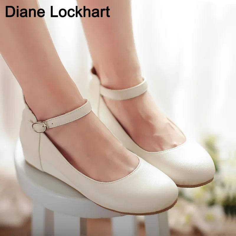 DIANE LOCKHART Low Wedge Heel Buckle Round Toe Shoes